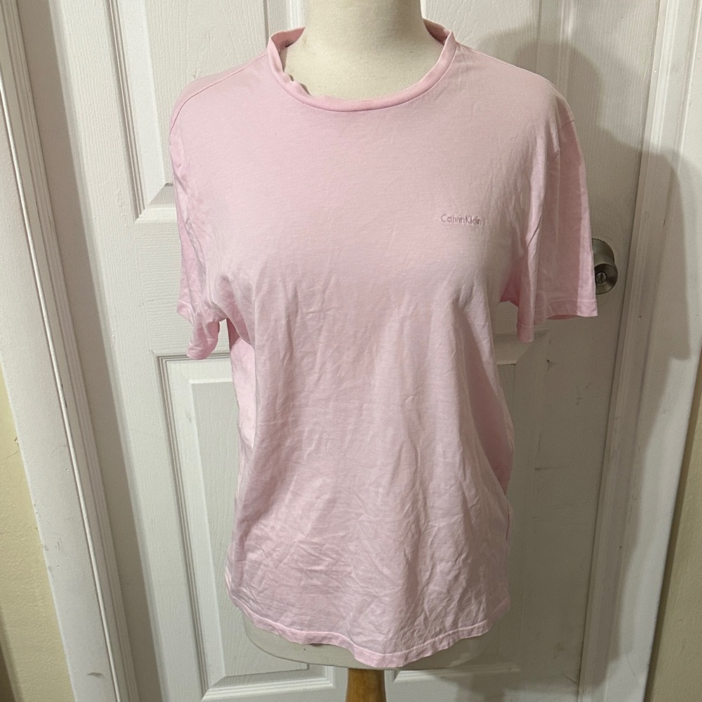 Calvin Klein Light Pink Tee 💯 cotton used good condition